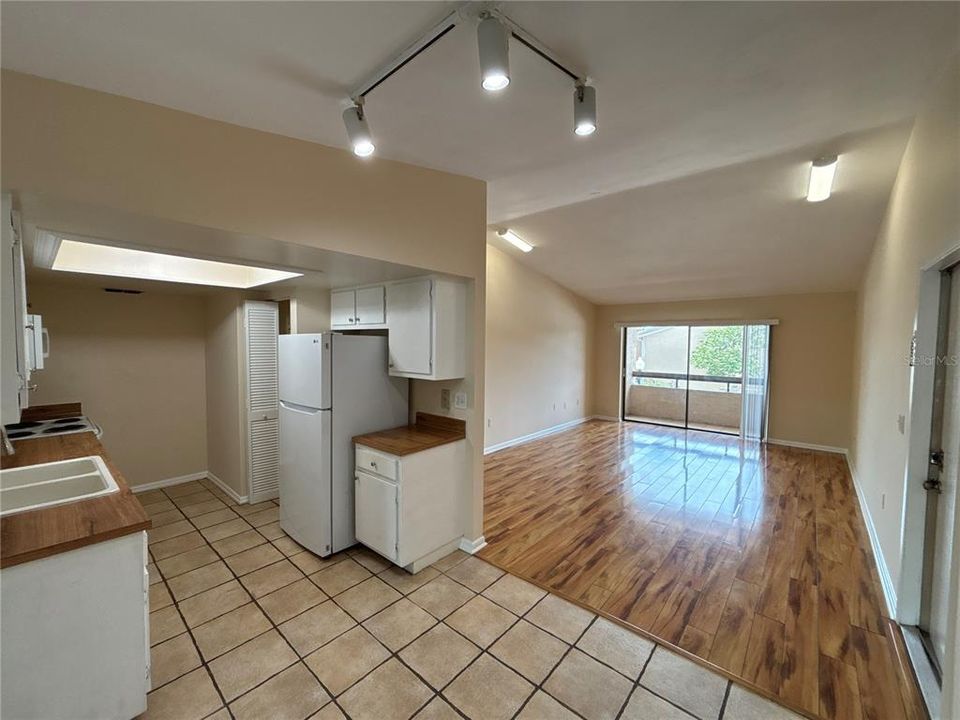 For Rent: $1,695 (2 beds, 2 baths, 1048 Square Feet)