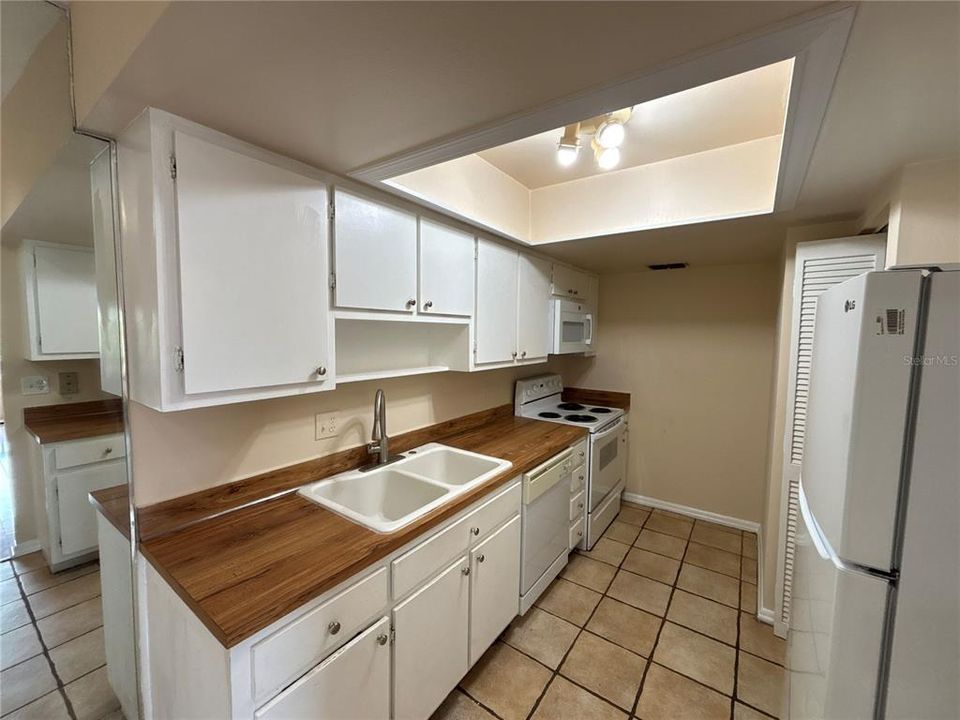 For Rent: $1,695 (2 beds, 2 baths, 1048 Square Feet)