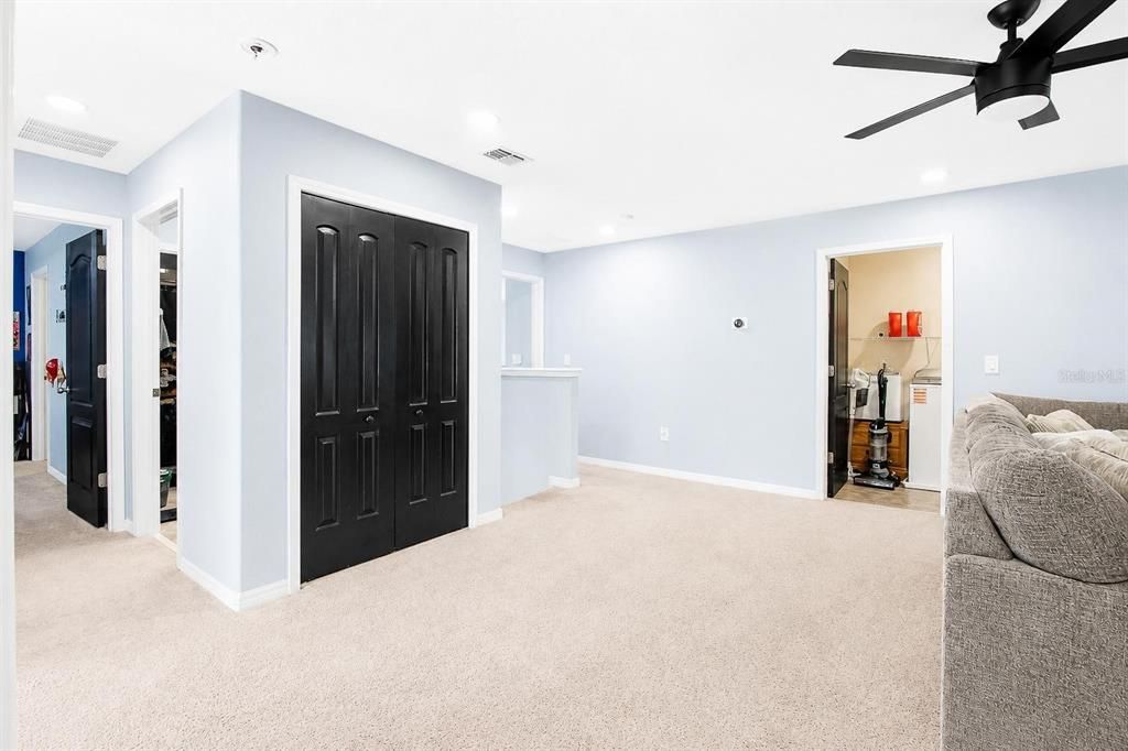 For Sale: $709,900 (4 beds, 2 baths, 2681 Square Feet)