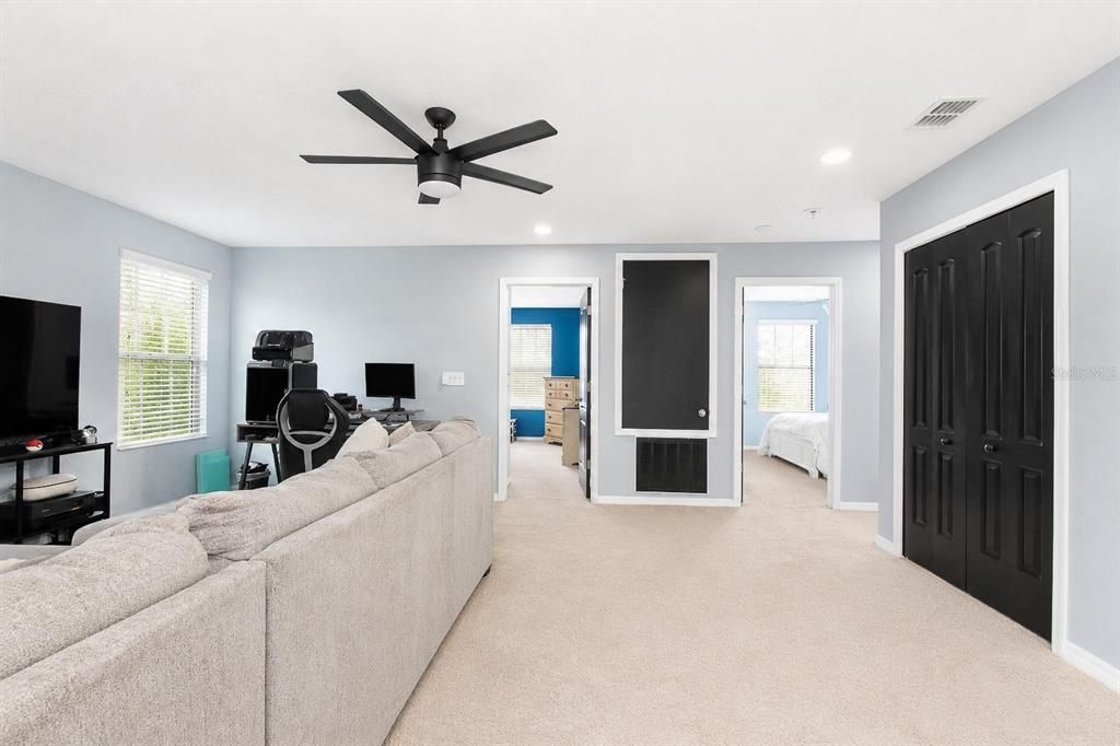 For Sale: $709,900 (4 beds, 2 baths, 2681 Square Feet)