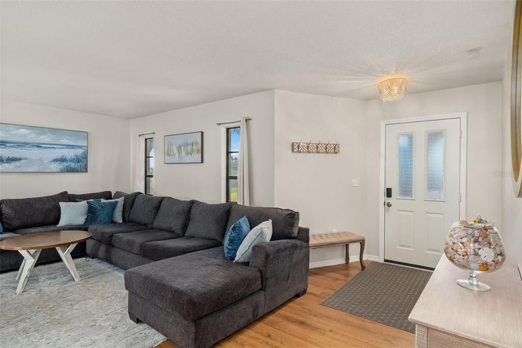 For Sale: $256,000 (2 beds, 2 baths, 1322 Square Feet)