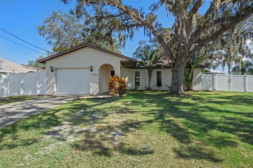 For Sale: $256,000 (2 beds, 2 baths, 1322 Square Feet)