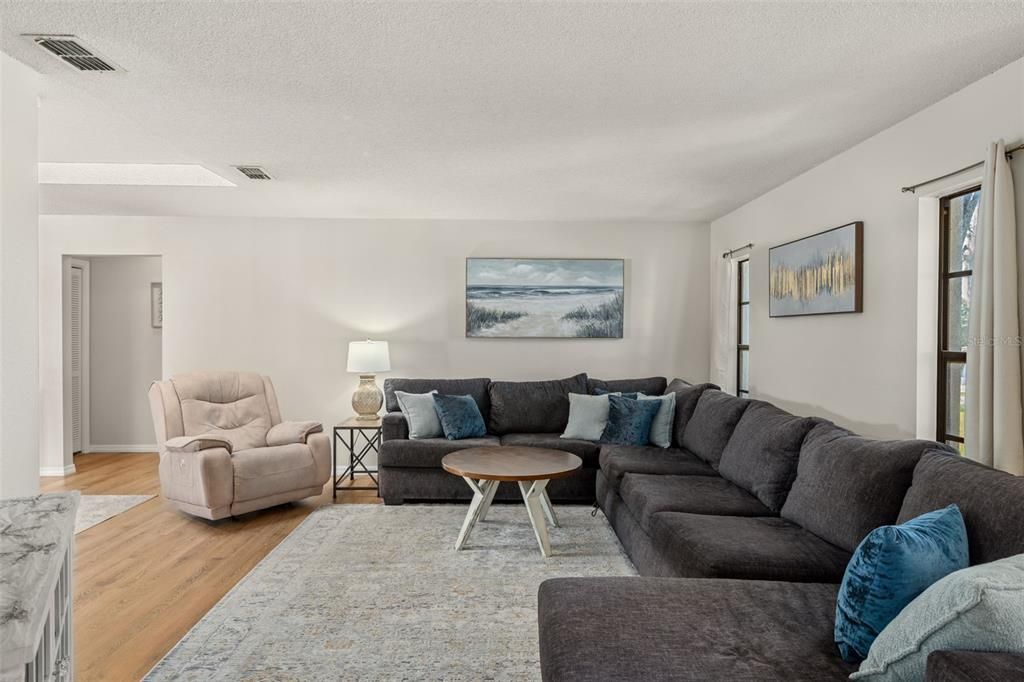 For Sale: $256,000 (2 beds, 2 baths, 1322 Square Feet)