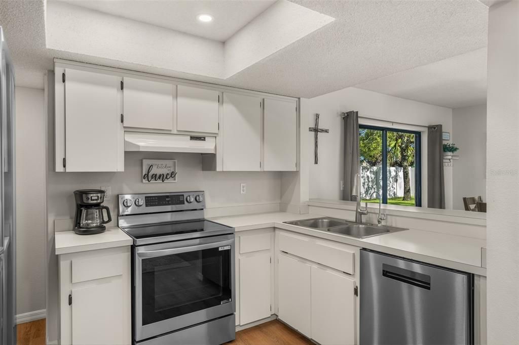 For Sale: $256,000 (2 beds, 2 baths, 1322 Square Feet)