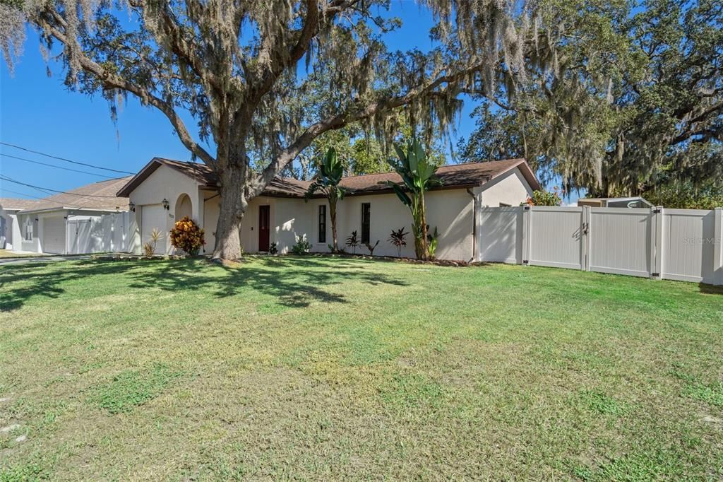 For Sale: $256,000 (2 beds, 2 baths, 1322 Square Feet)