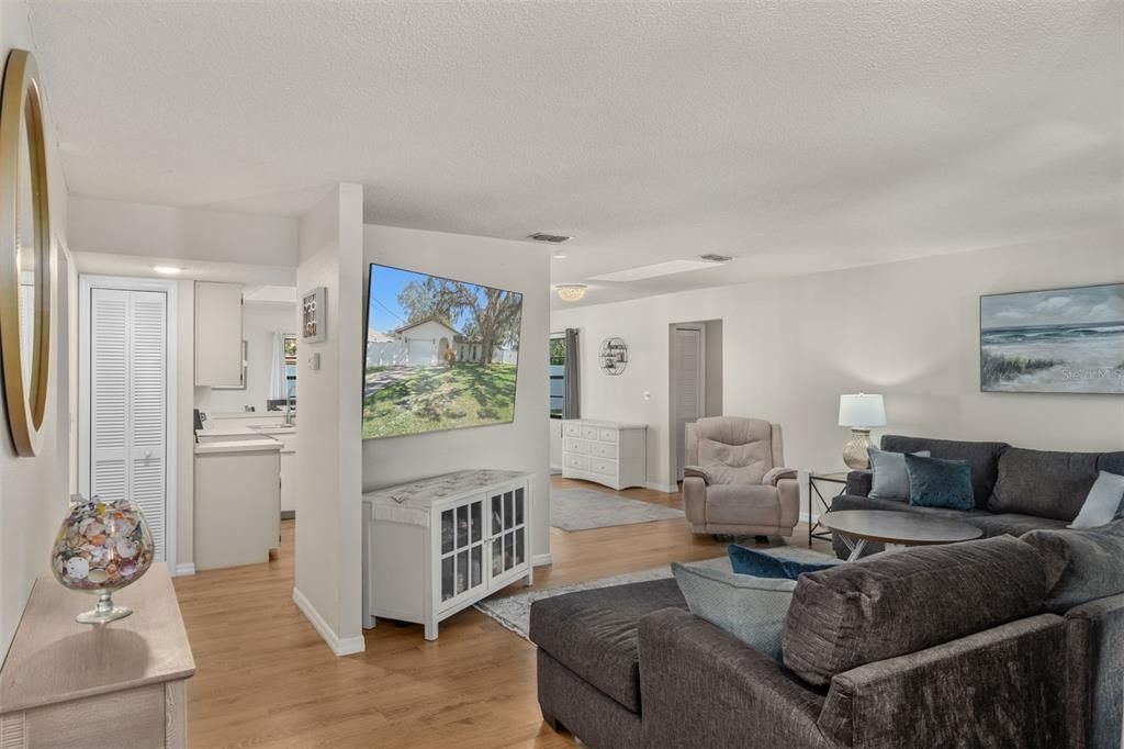 For Sale: $256,000 (2 beds, 2 baths, 1322 Square Feet)
