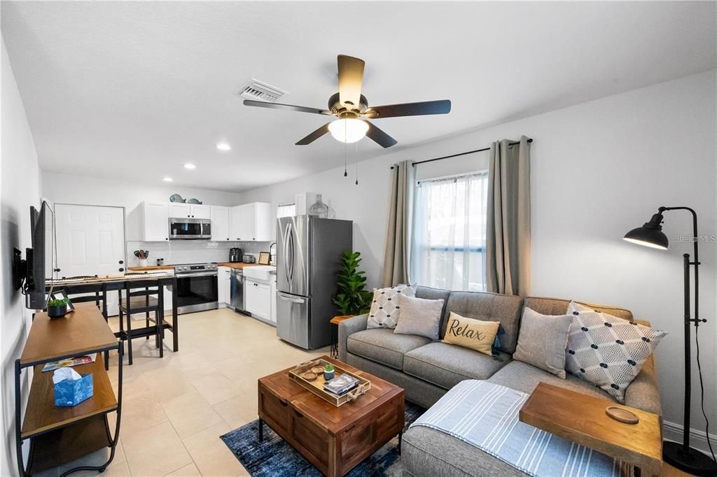 En Venta: $749,000 (4 camas, 3 baños, 2550 Pies cuadrados)