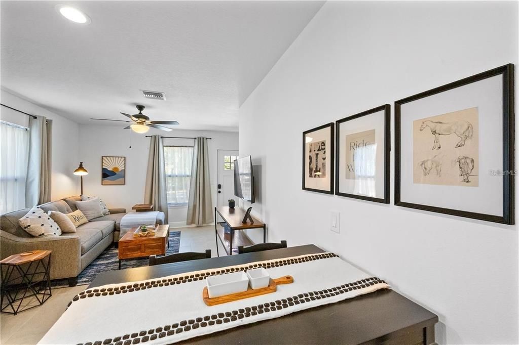 En Venta: $749,000 (4 camas, 3 baños, 2550 Pies cuadrados)