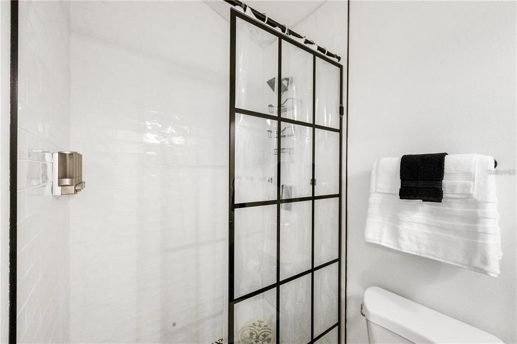 En Venta: $749,000 (4 camas, 3 baños, 2550 Pies cuadrados)