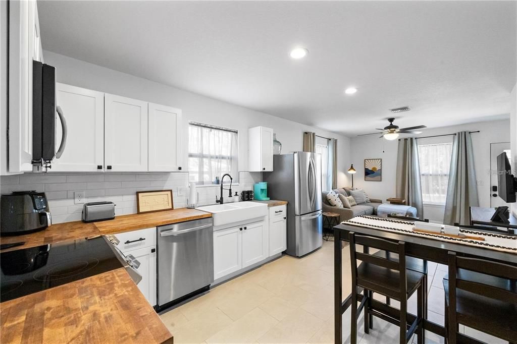 En Venta: $749,000 (4 camas, 3 baños, 2550 Pies cuadrados)