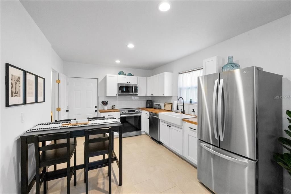 En Venta: $749,000 (4 camas, 3 baños, 2550 Pies cuadrados)