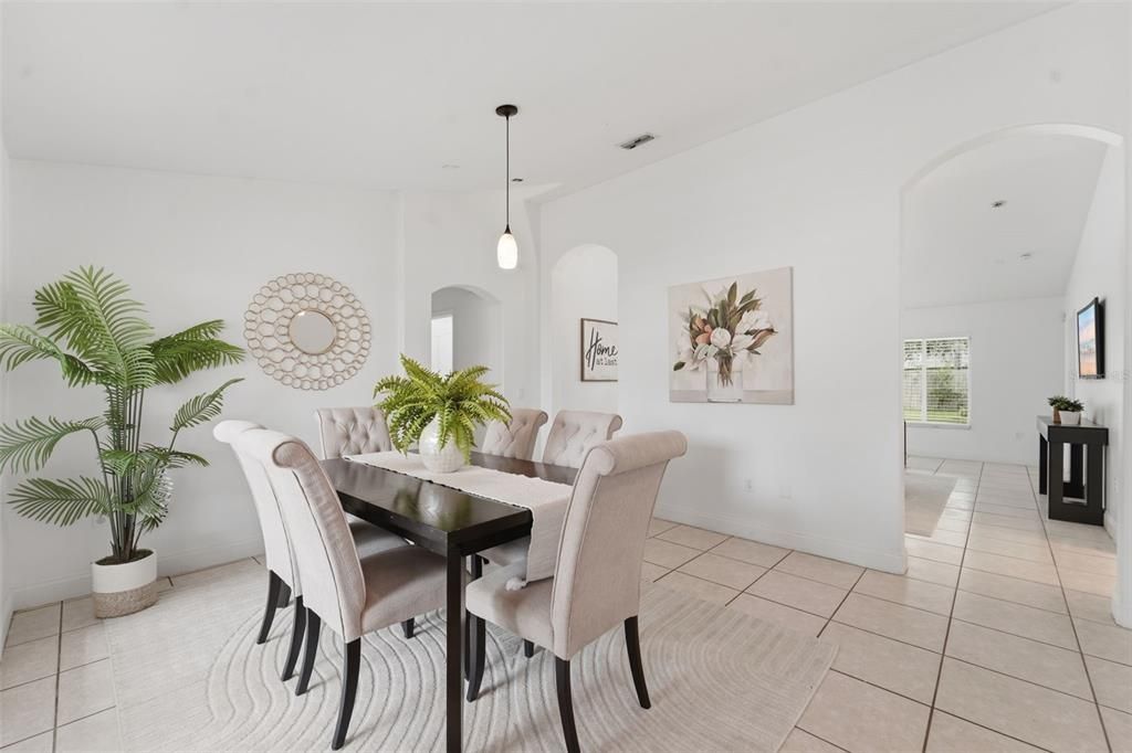 For Sale: $349,900 (4 beds, 3 baths, 1906 Square Feet)