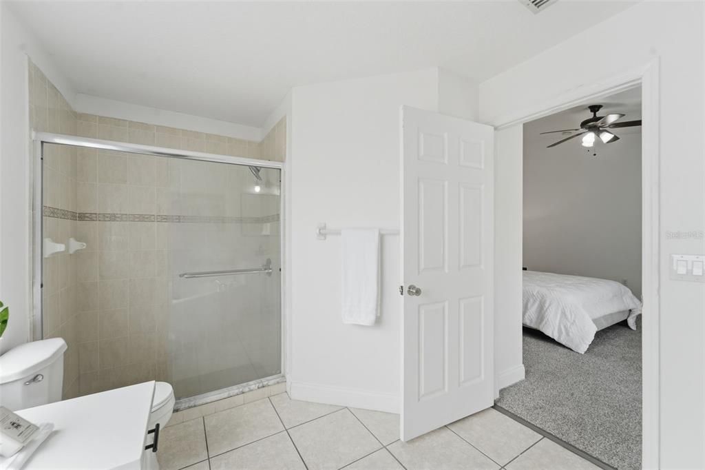 For Sale: $349,900 (4 beds, 3 baths, 1906 Square Feet)