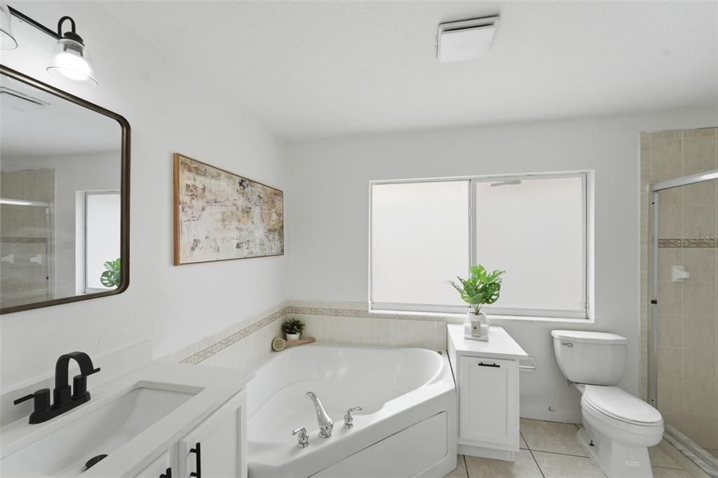 For Sale: $349,900 (4 beds, 3 baths, 1906 Square Feet)