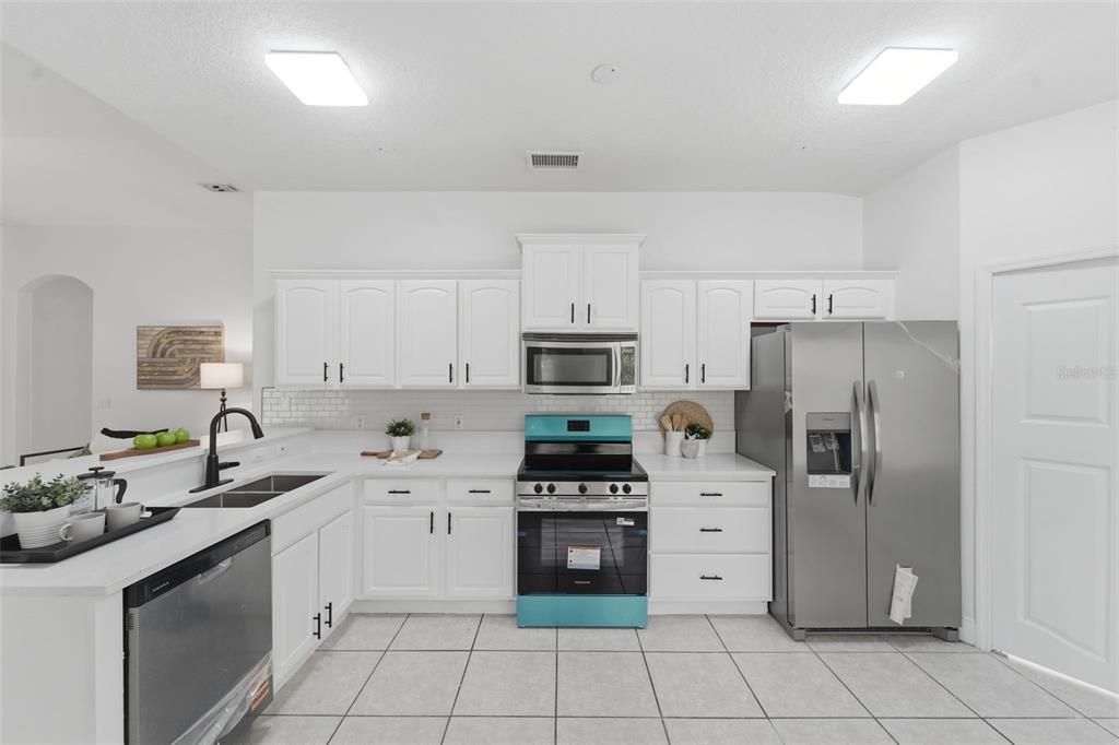 For Sale: $349,900 (4 beds, 3 baths, 1906 Square Feet)