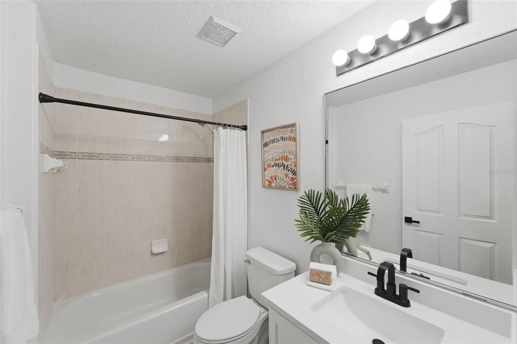 For Sale: $349,900 (4 beds, 3 baths, 1906 Square Feet)