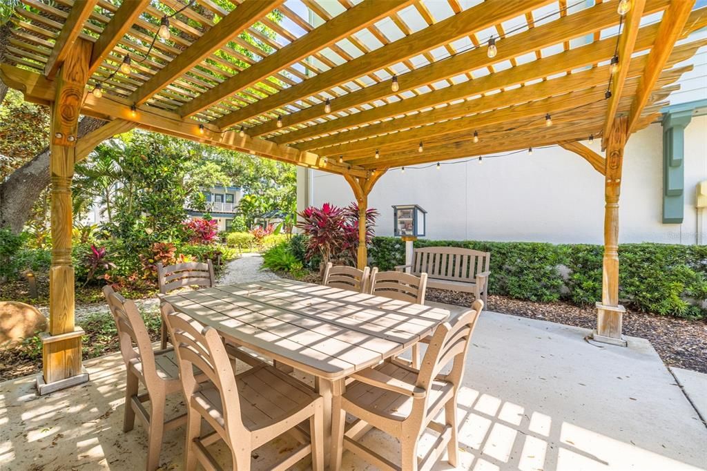 For Sale: $650,000 (3 beds, 3 baths, 1827 Square Feet)
