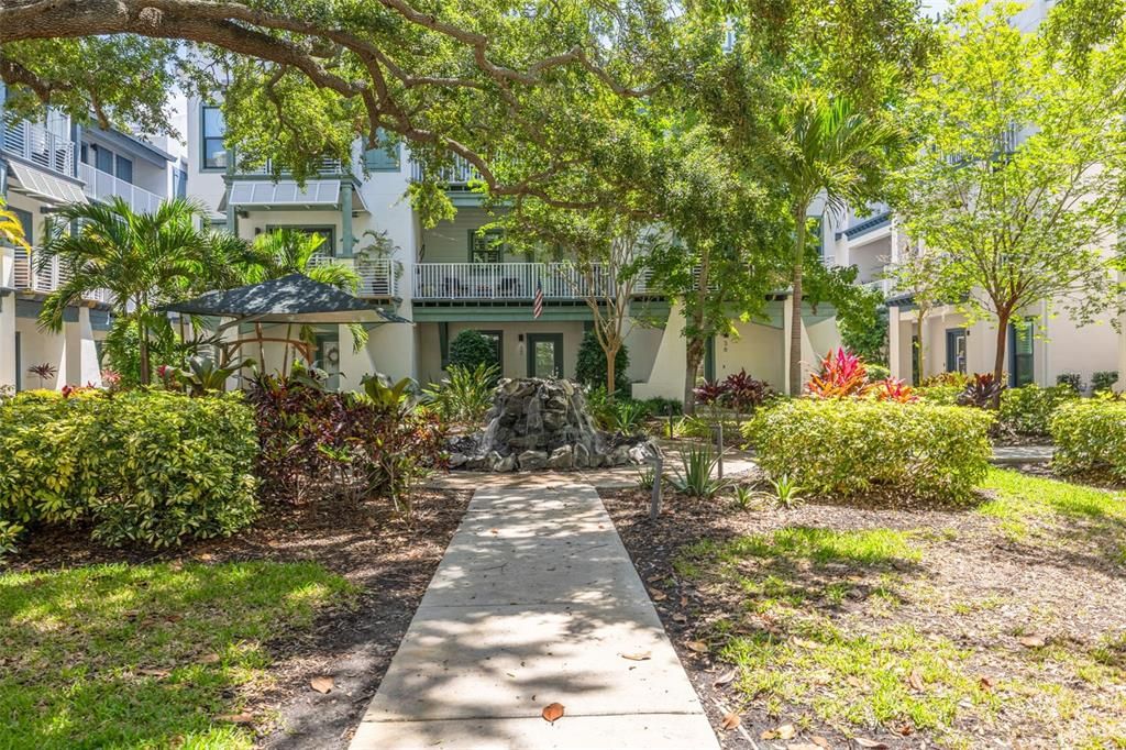 For Sale: $650,000 (3 beds, 3 baths, 1827 Square Feet)