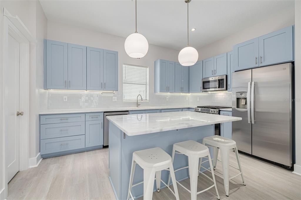 For Sale: $650,000 (3 beds, 3 baths, 1827 Square Feet)