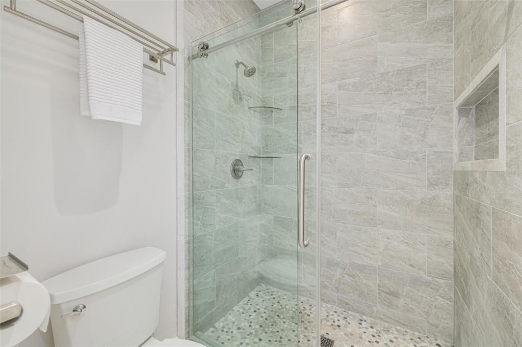 For Sale: $650,000 (3 beds, 3 baths, 1827 Square Feet)