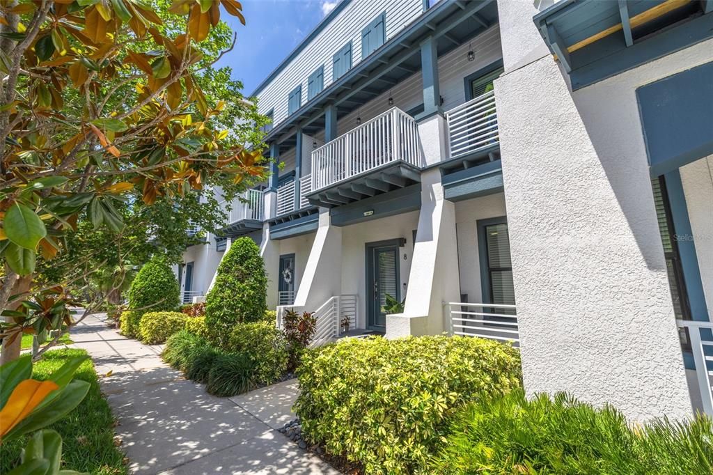 For Sale: $650,000 (3 beds, 3 baths, 1827 Square Feet)