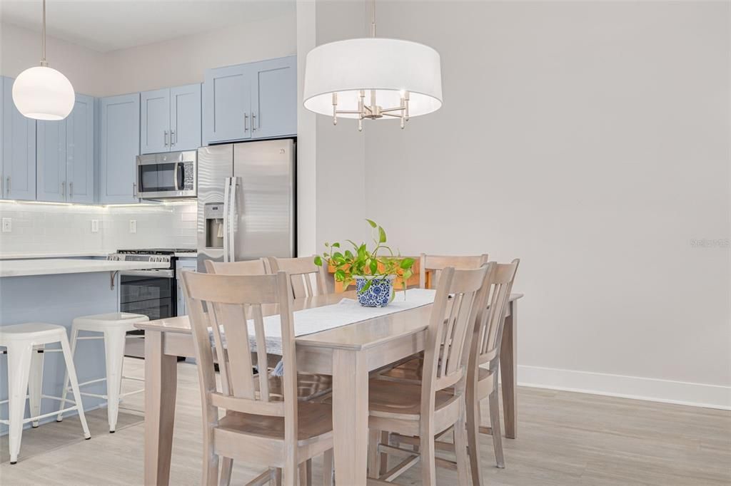 For Sale: $650,000 (3 beds, 3 baths, 1827 Square Feet)