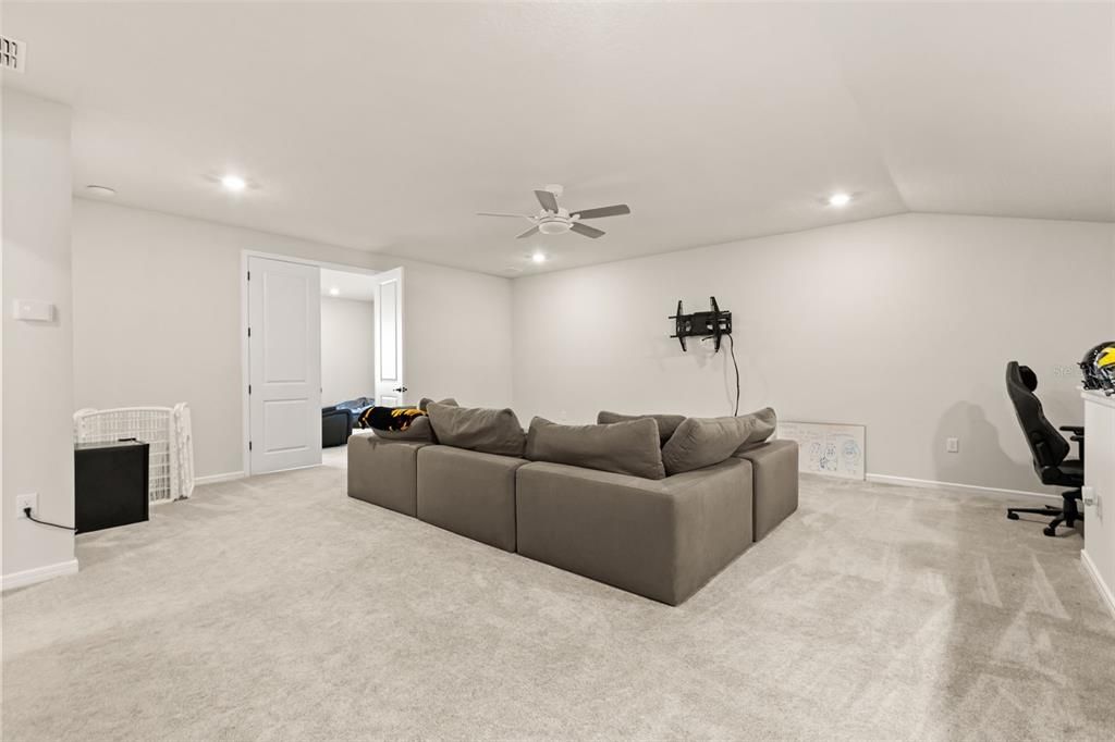 For Sale: $929,000 (5 beds, 5 baths, 4495 Square Feet)