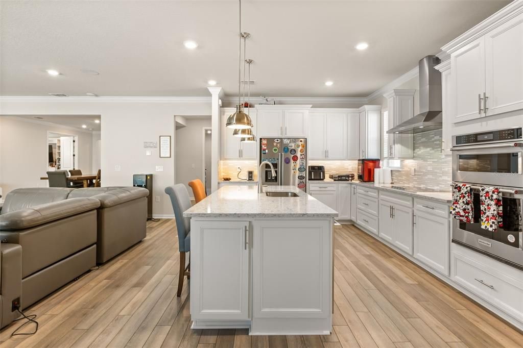 For Sale: $929,000 (5 beds, 5 baths, 4495 Square Feet)