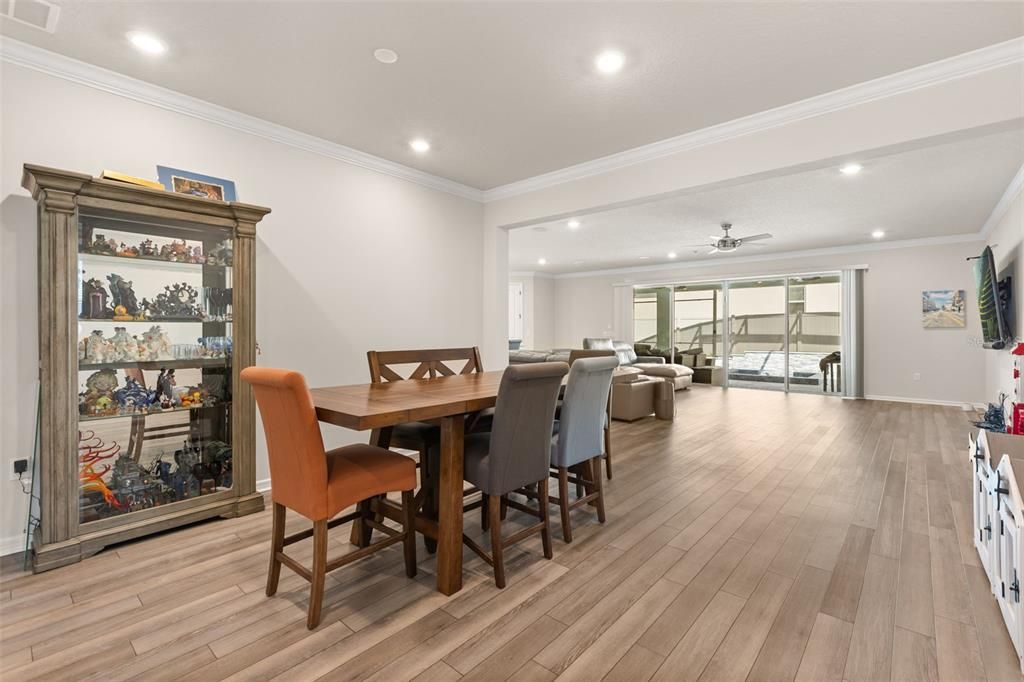 For Sale: $929,000 (5 beds, 5 baths, 4495 Square Feet)