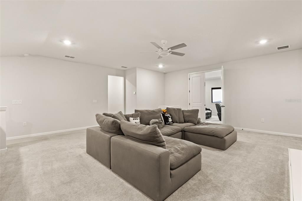 For Sale: $929,000 (5 beds, 5 baths, 4495 Square Feet)
