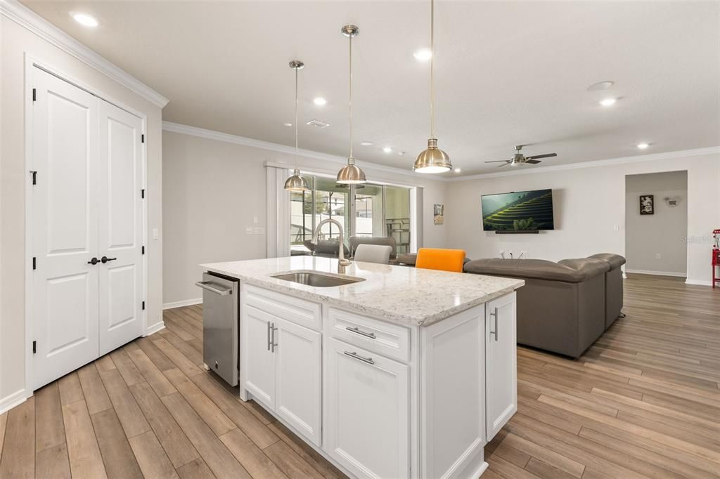 For Sale: $929,000 (5 beds, 5 baths, 4495 Square Feet)
