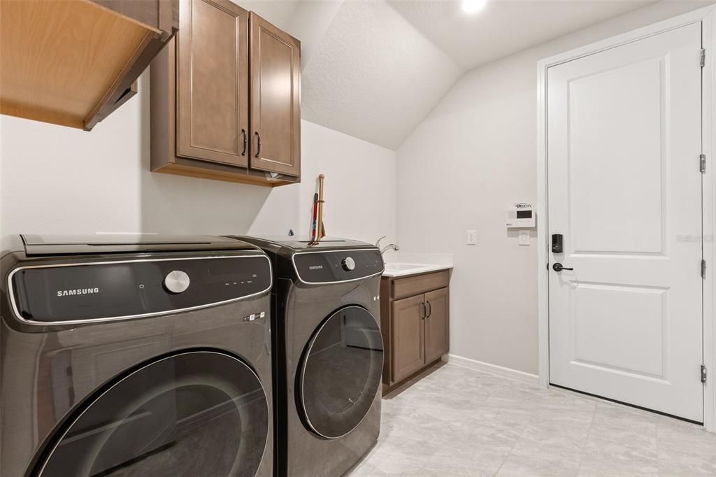 For Sale: $929,000 (5 beds, 5 baths, 4495 Square Feet)
