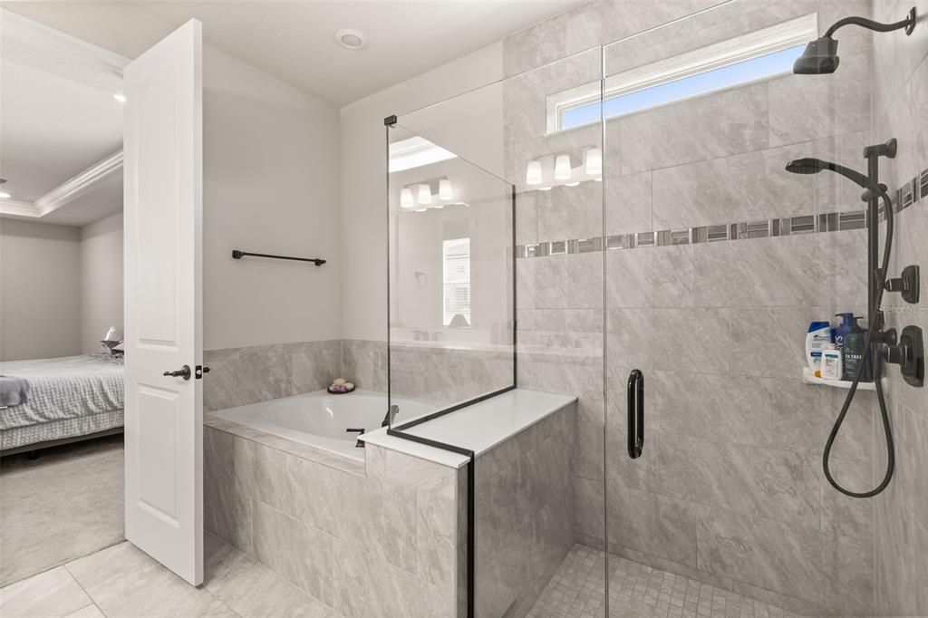 For Sale: $929,000 (5 beds, 5 baths, 4495 Square Feet)