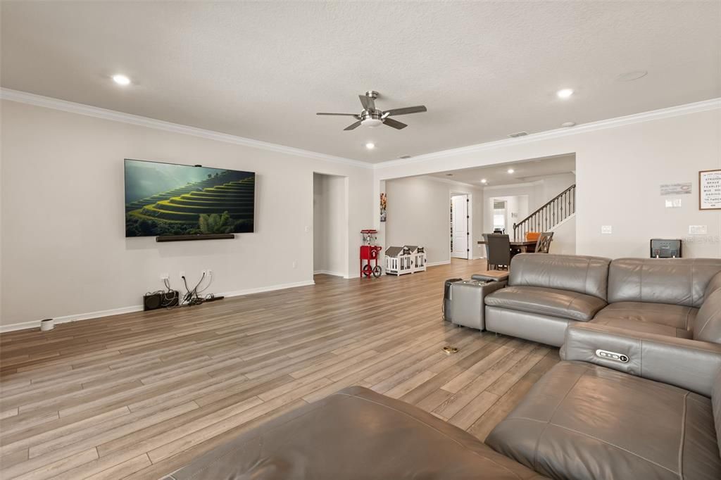 For Sale: $929,000 (5 beds, 5 baths, 4495 Square Feet)