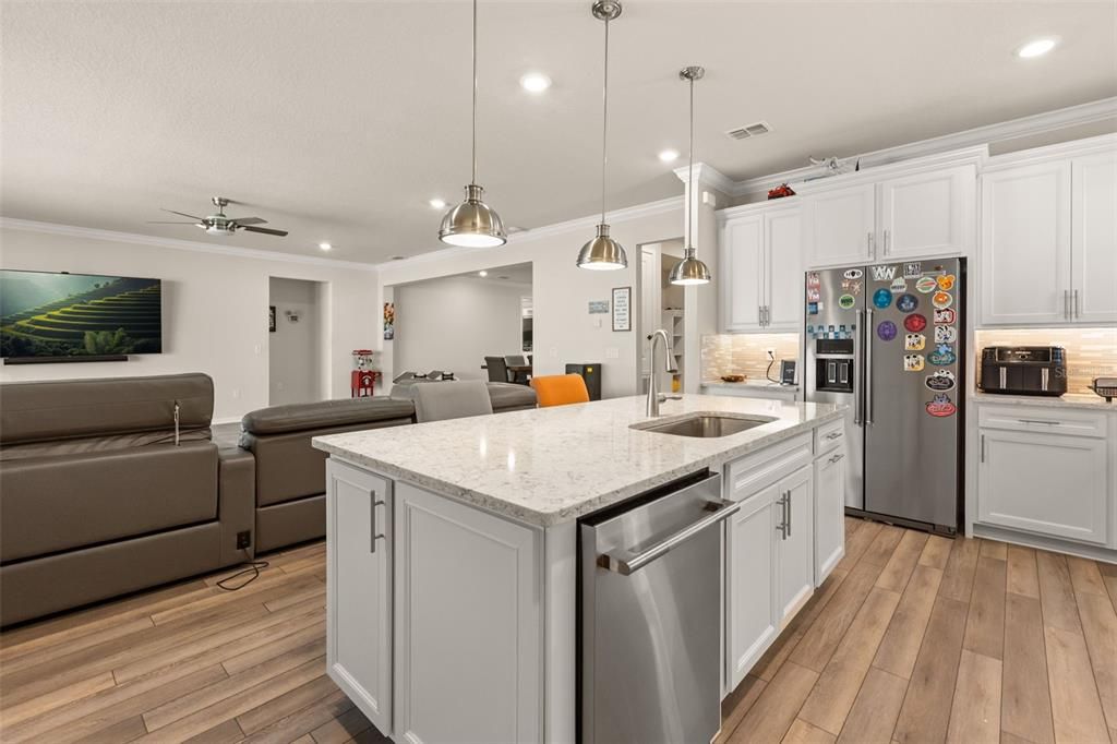 For Sale: $929,000 (5 beds, 5 baths, 4495 Square Feet)