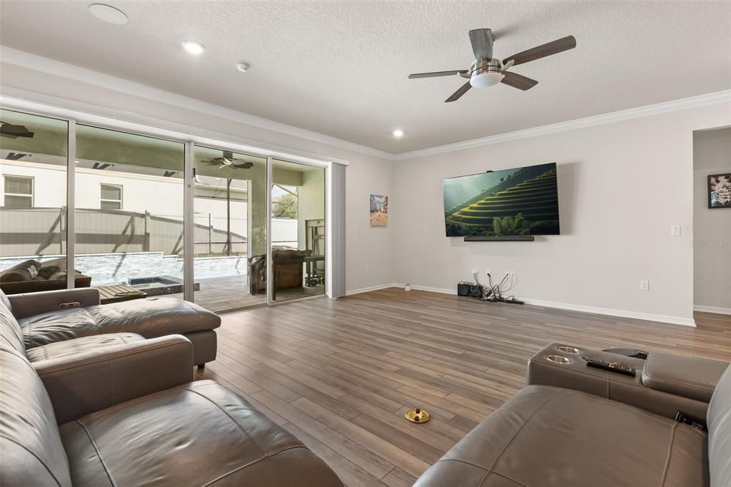 For Sale: $929,000 (5 beds, 5 baths, 4495 Square Feet)