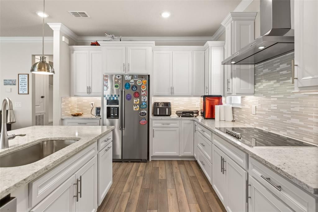 For Sale: $929,000 (5 beds, 5 baths, 4495 Square Feet)