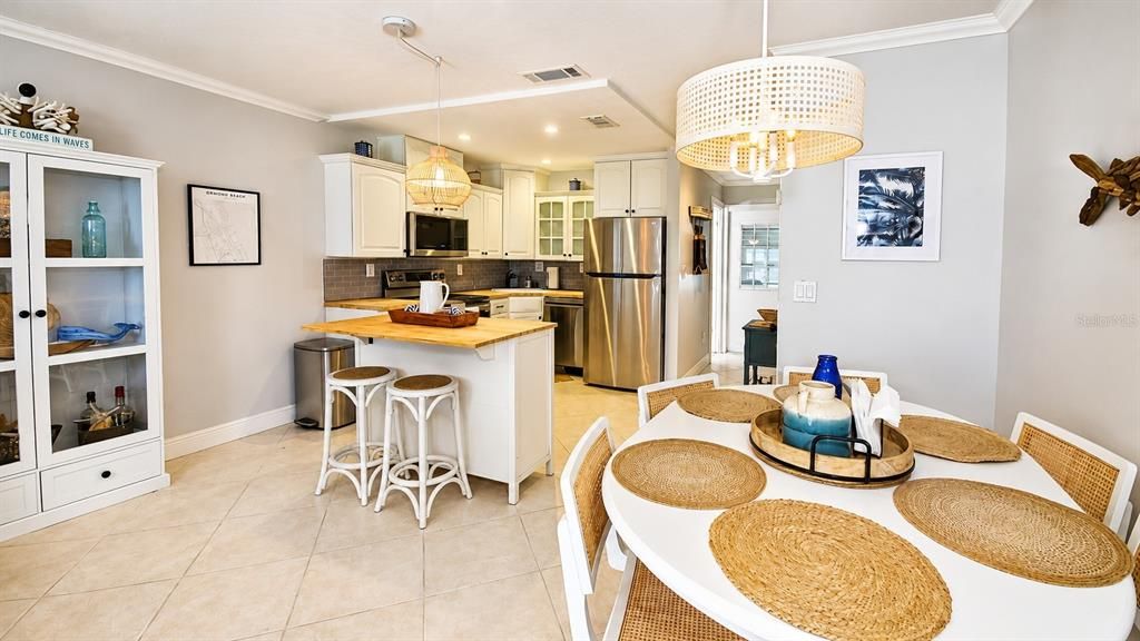 For Sale: $335,000 (2 beds, 2 baths, 1184 Square Feet)