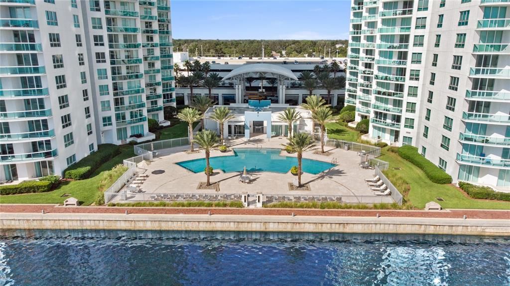 For Sale: $318,900 (2 beds, 2 baths, 1689 Square Feet)