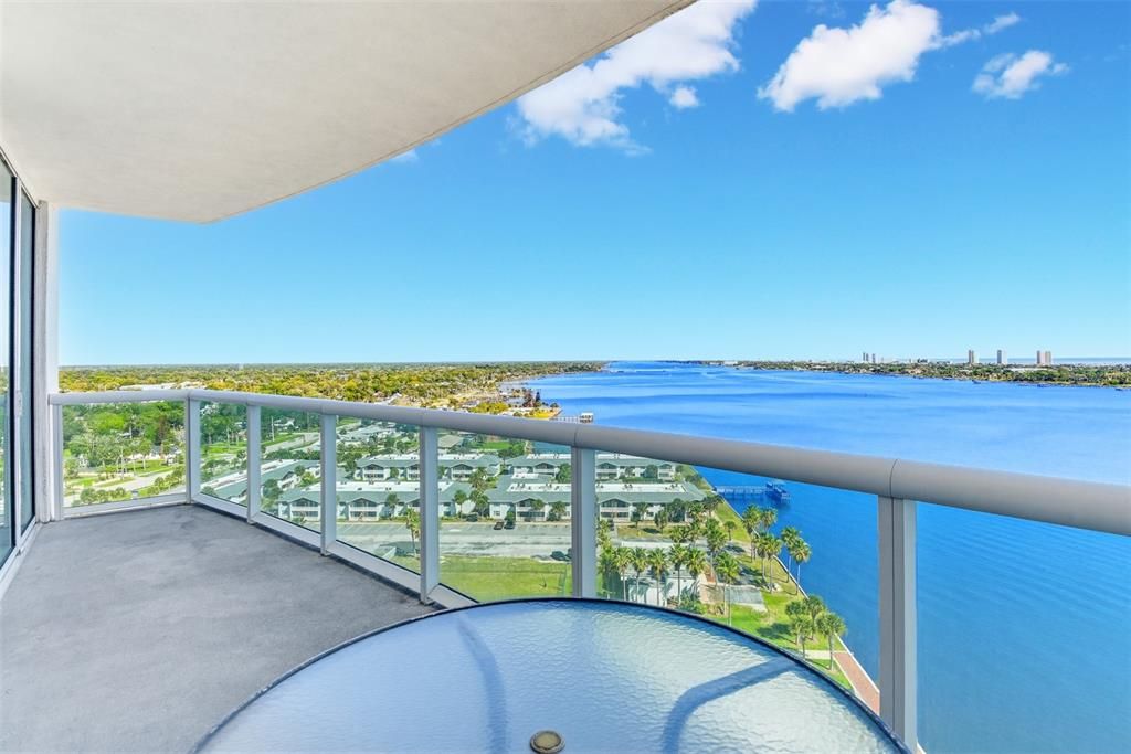 For Sale: $318,900 (2 beds, 2 baths, 1689 Square Feet)