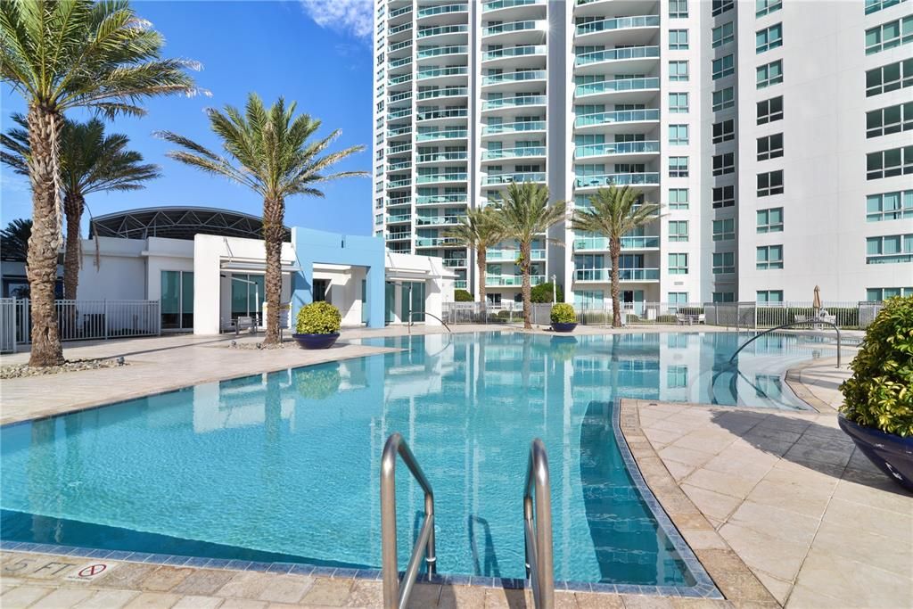 For Sale: $318,900 (2 beds, 2 baths, 1689 Square Feet)