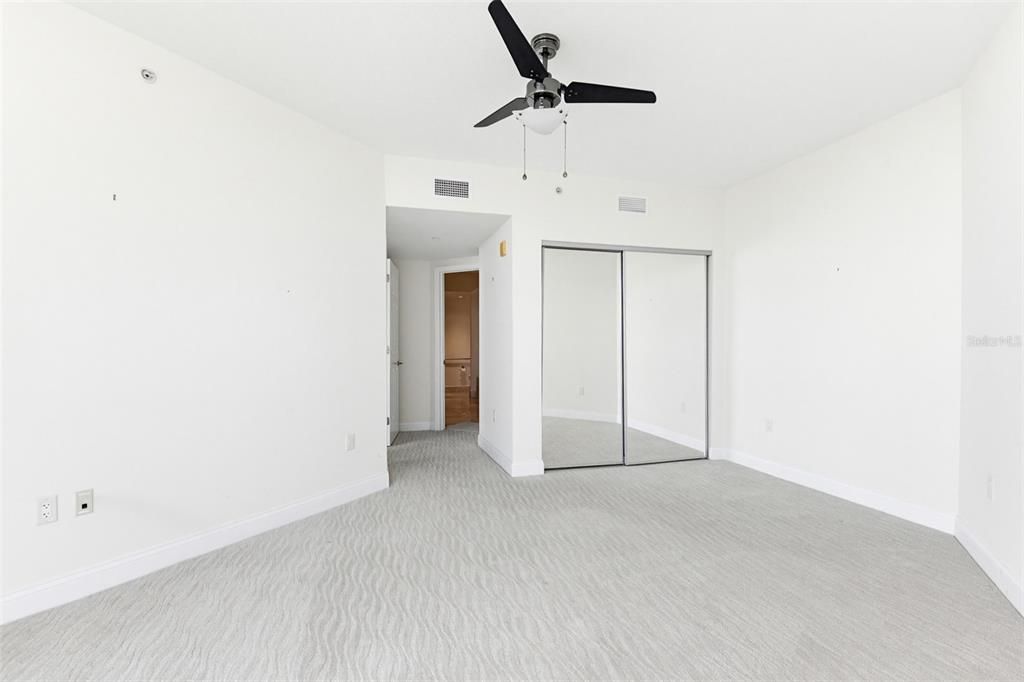 For Sale: $318,900 (2 beds, 2 baths, 1689 Square Feet)