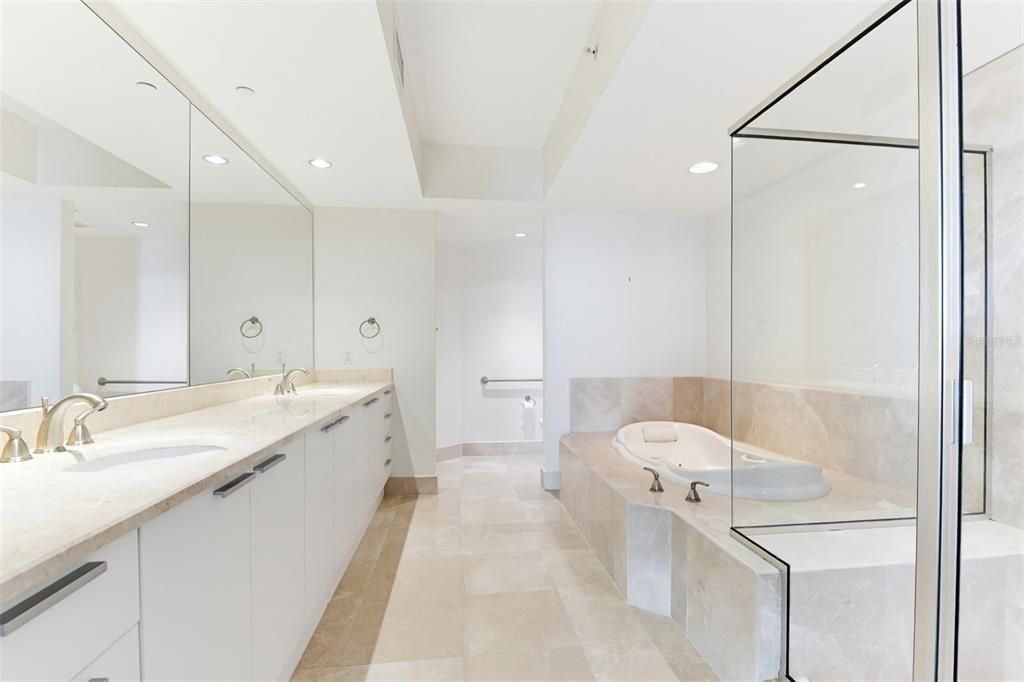 For Sale: $318,900 (2 beds, 2 baths, 1689 Square Feet)