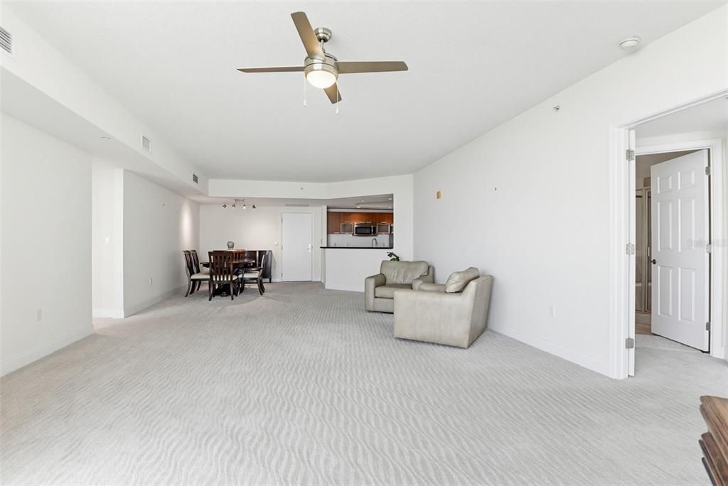 For Sale: $318,900 (2 beds, 2 baths, 1689 Square Feet)