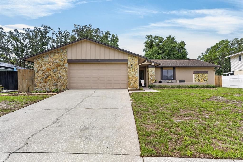 Active With Contract: $390,000 (3 beds, 2 baths, 1988 Square Feet)