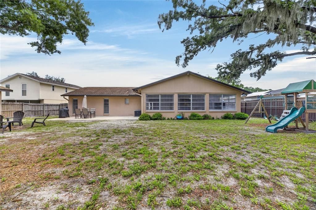 Active With Contract: $390,000 (3 beds, 2 baths, 1988 Square Feet)
