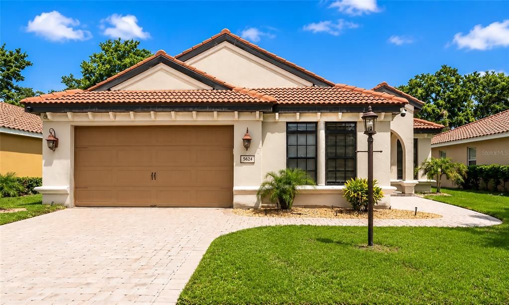 For Sale: $625,000 (3 beds, 2 baths, 1800 Square Feet)