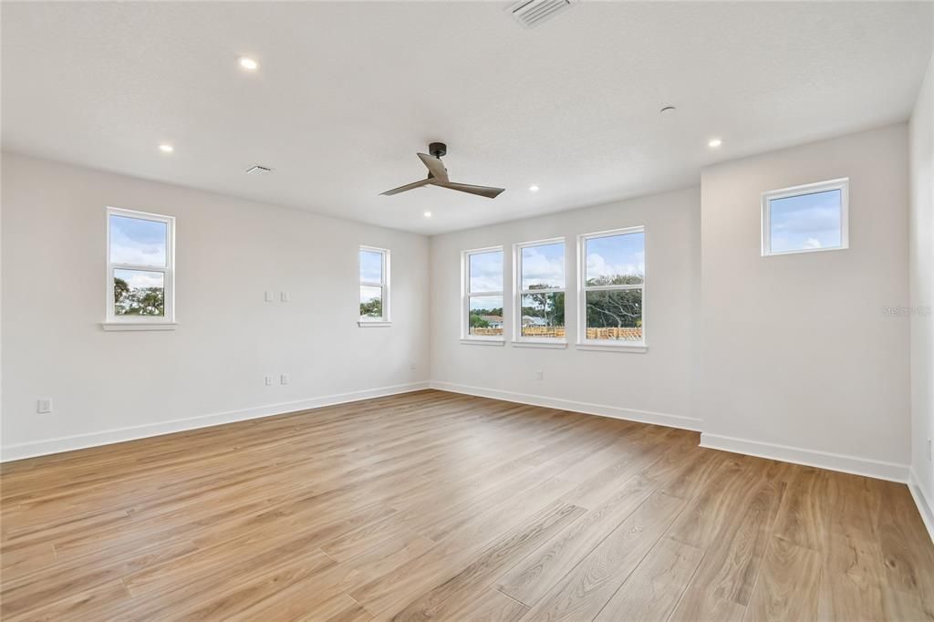 En Venta: $836,263 (3 camas, 3 baños, 2294 Pies cuadrados)