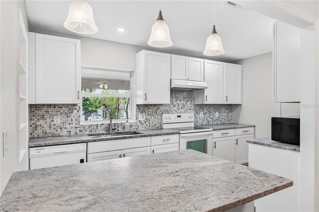 For Sale: $459,000 (3 beds, 2 baths, 1681 Square Feet)