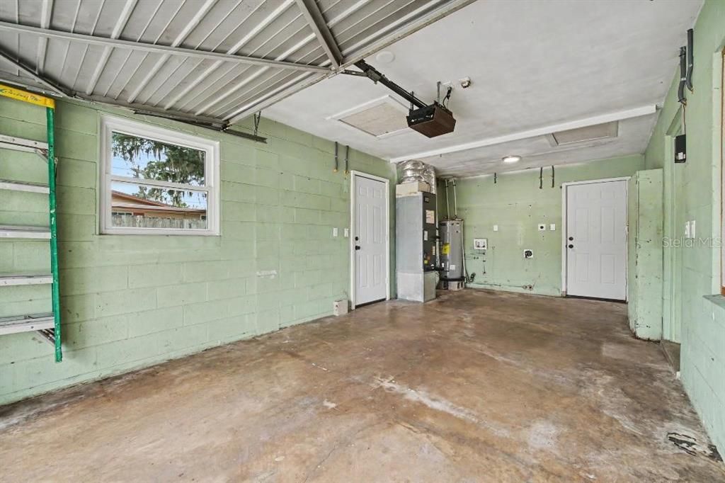 For Sale: $289,900 (3 beds, 1 baths, 984 Square Feet)
